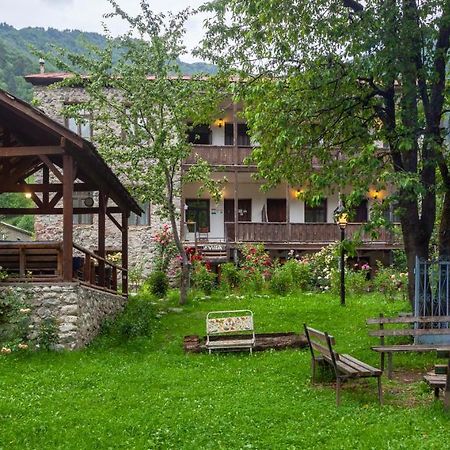 Villa Mestia Hotel Exterior foto
