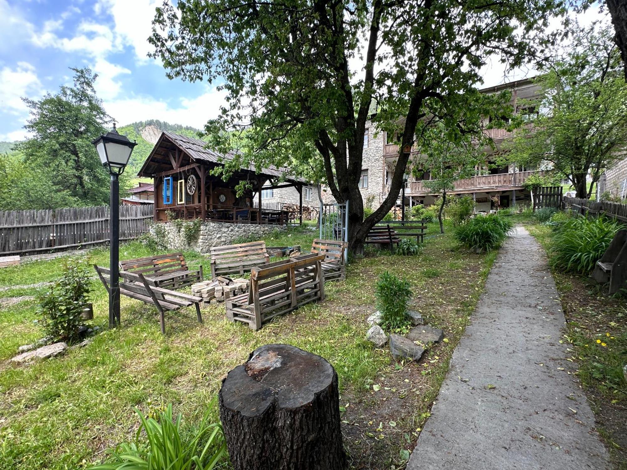 Villa Mestia Hotel Exterior foto
